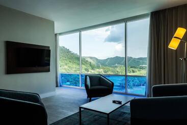 هتل Marriott Maracay Golf Resort