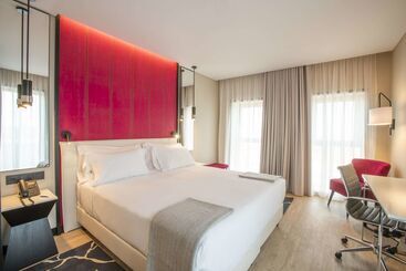 هتل NH Porto Jardim
