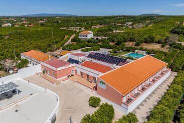 Quinta Dos I's
