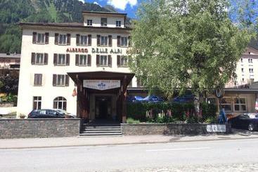 הוסטל Des Alpes   Restaurant & Pizzeria