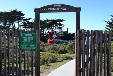هاستل Monterey Peninsula Inn