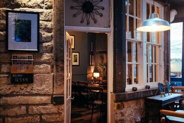 هاستل The Sun Hotel & Bar
