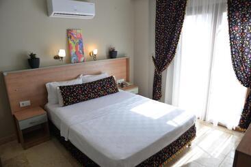 Ebruli Otel Cunda