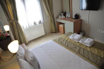 Ebruli Otel Cunda