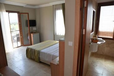 Ebruli Otel Cunda