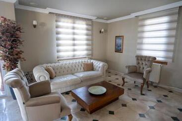 Ebruli Otel Cunda