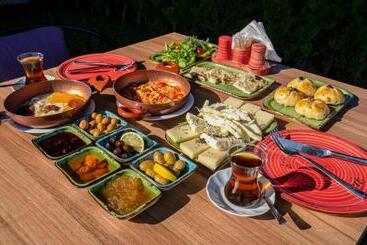 Ebruli Otel Cunda