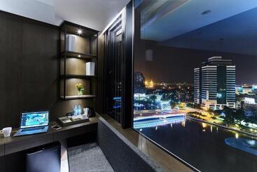 هتل Harbour 10