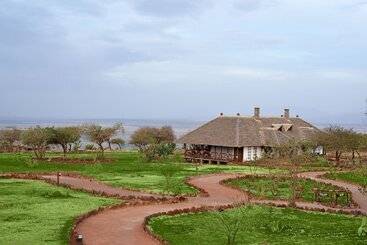 هتل Lake Manyara Kilima Moja Lodge