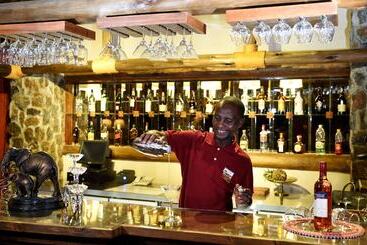 هتل Lake Manyara Kilima Moja Lodge