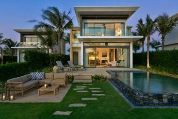 هتل Melia Ho Tram Beach Resort