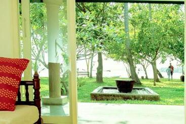 هتل Olam On The Lake