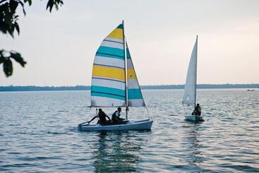 هتل Olam On The Lake