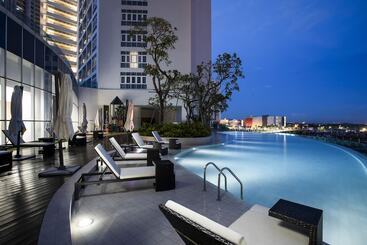 هتل Pinetree Marina Resort