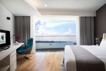 هتل Pinetree Marina Resort