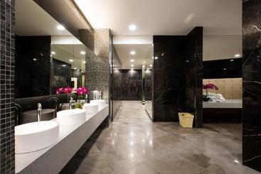 هتل Pinetree Marina Resort