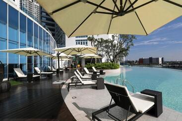 هتل Pinetree Marina Resort