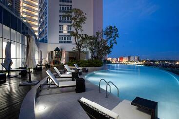 هتل Pinetree Marina Resort