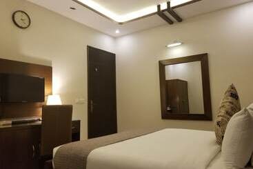 Zifan Hotel & Suites