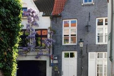 پانسیون B&b Number 11 Exclusive Guesthouse