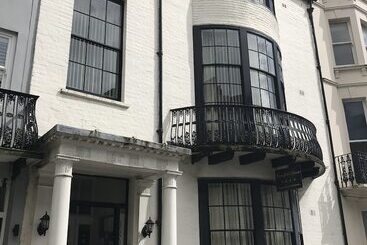 پانسیون Kempfield House