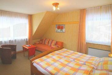 Пансион Landhaus Zum Sorpetal