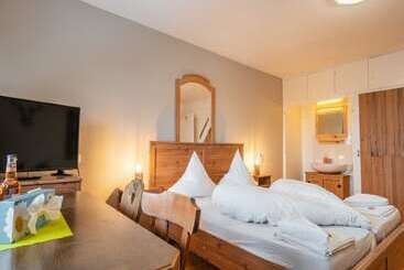 پانسیون Ron´s Guesthouse