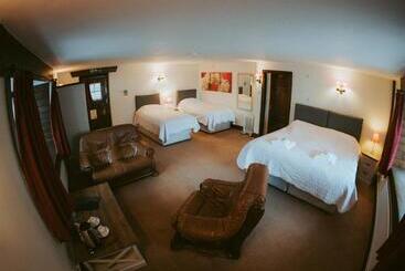هاستل The Heathfield Inn