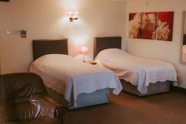 هاستل The Heathfield Inn