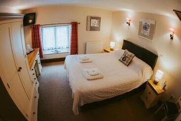 هاستل The Heathfield Inn