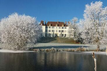 تختخواب و صبحانه Château De Matel
