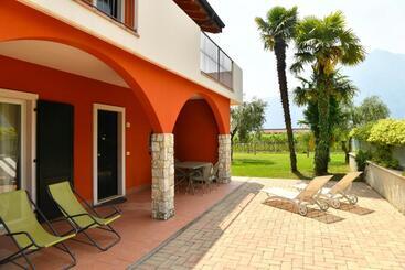 هتل Agriturismo Maso Bergot