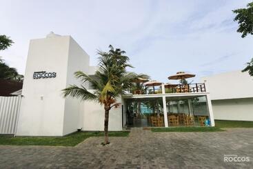 هتل Arugambay Roccos