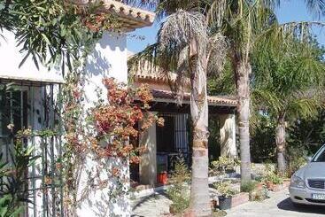 پانسیون Cortijo Los Monteros