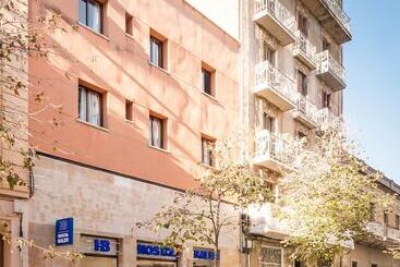 پانسیون Hostal Baler