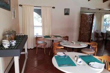 پانسیون Livesey Lodge