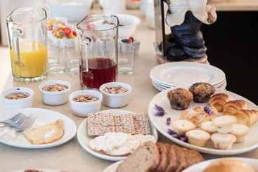 پانسیون Plumwood Boutique Hotel By The Living Journey Collection