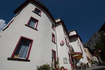 Hostel Escher
