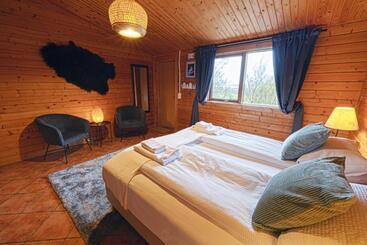 Farmhotel Efstidalur