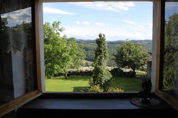 هتل Agriturismo Casale Le Burgne