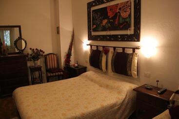 هتل Agriturismo Casale Le Burgne