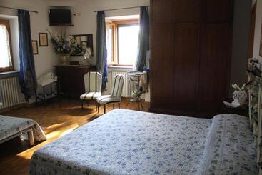 هتل Agriturismo Casale Le Burgne