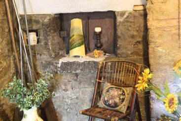 هتل Agriturismo Casale Le Burgne