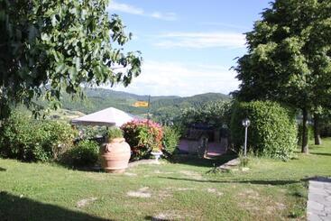 هتل Agriturismo Casale Le Burgne