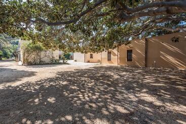 هتل Azienda Agrituristica Tenuta Pizzolungo