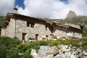 بنسيون Chalet Colinn