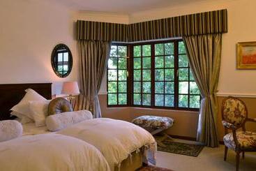 膳宿费 Highgrove House Country Hotel, Restaurant, Farm & Spa
