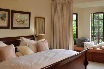 膳宿费 Highgrove House Country Hotel, Restaurant, Farm & Spa
