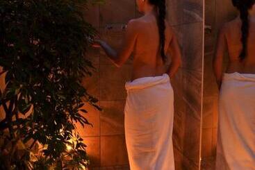 膳宿费 Highgrove House Country Hotel, Restaurant, Farm & Spa