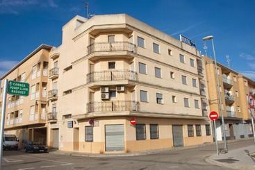پانسیون Hostal Miguel Y Juani